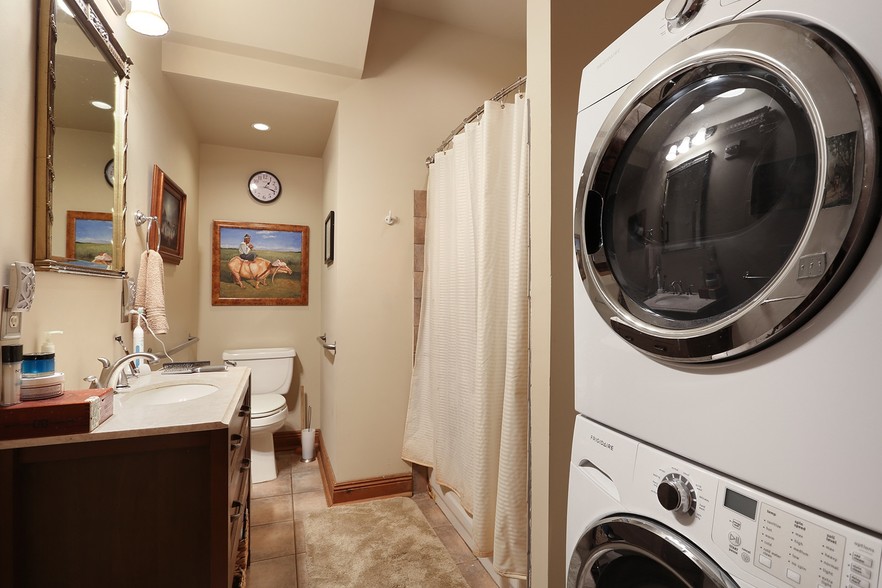 More Photos Of 120 S Pierce St, New Orleans Hotel For Sale