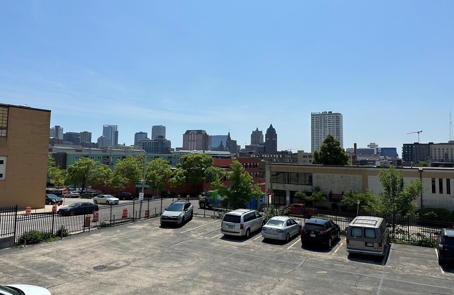 More Photos Of 424 W Cherry St, Milwaukee Light Manufacturing For Sale