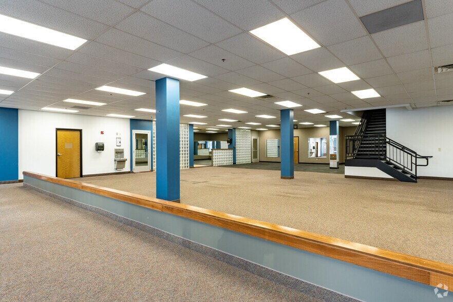 More Photos Of 119 N Washington Sq, Lansing Medical For Sale