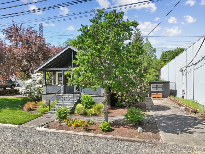 Primary Photo Of 2105 SE Ochoco St, Portland Office For Sale