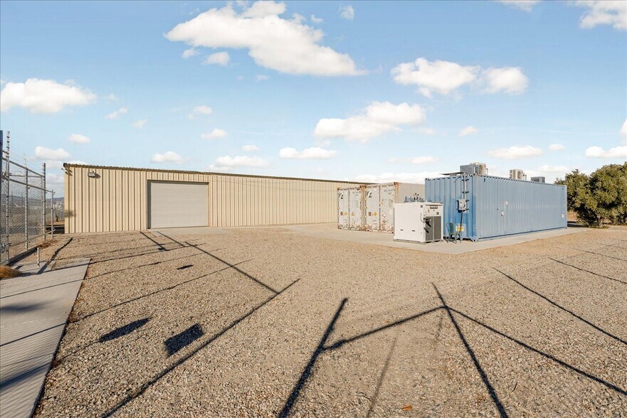More Photos Of 6288 Curtis Pl, California City Warehouse For Sale