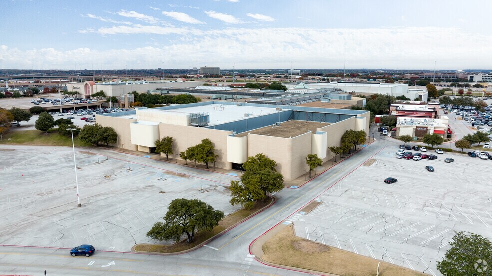 More Photos Of 4800 S Hulen St, Fort Worth Unknown For Lease