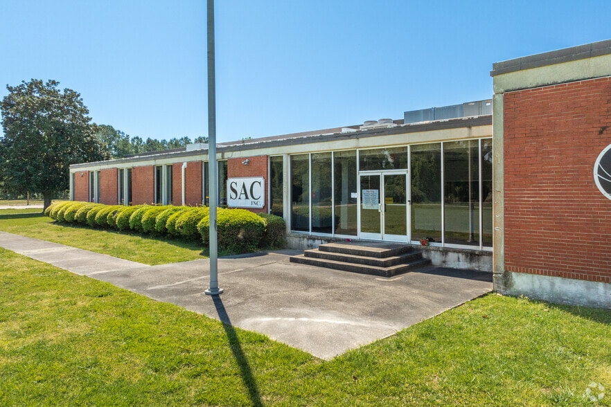 More Photos Of 4232 Meadow St, Loris Manufacturing For Lease