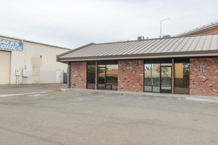 More Photos Of 1330 W Fremont St, Stockton Office For Lease