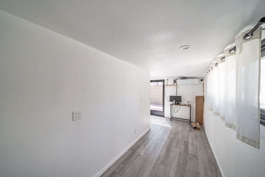 More Photos Of 5870 E Naples Plz, Long Beach Storefront For Lease