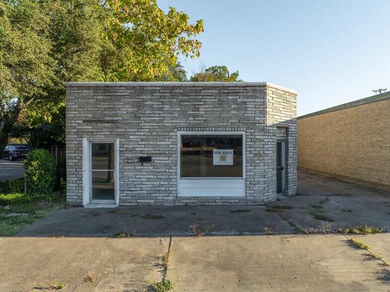 More Photos Of 231 E Elm St, Hillsboro Loft Creative Space For Lease