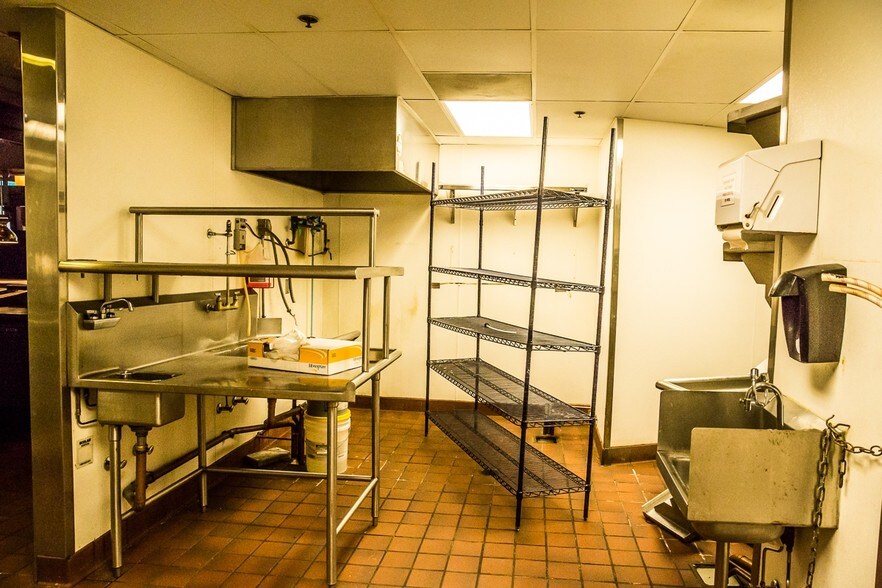 More Photos Of 1820-2041 Tower Dr, Glenview Unknown For Lease