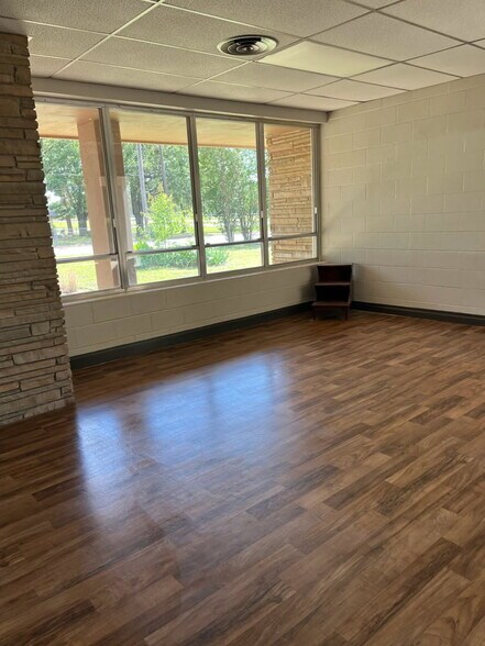 More Photos Of 3787 NW Loop 286, Paris Medical For Sale