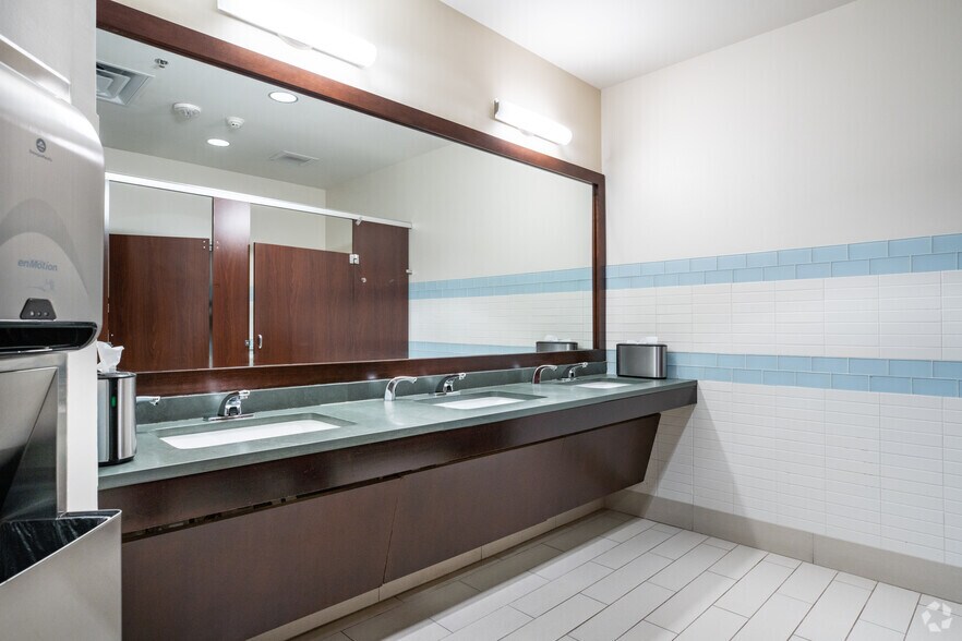 More Photos Of 8834 N Capital of Texas Hwy, Austin Office For Lease