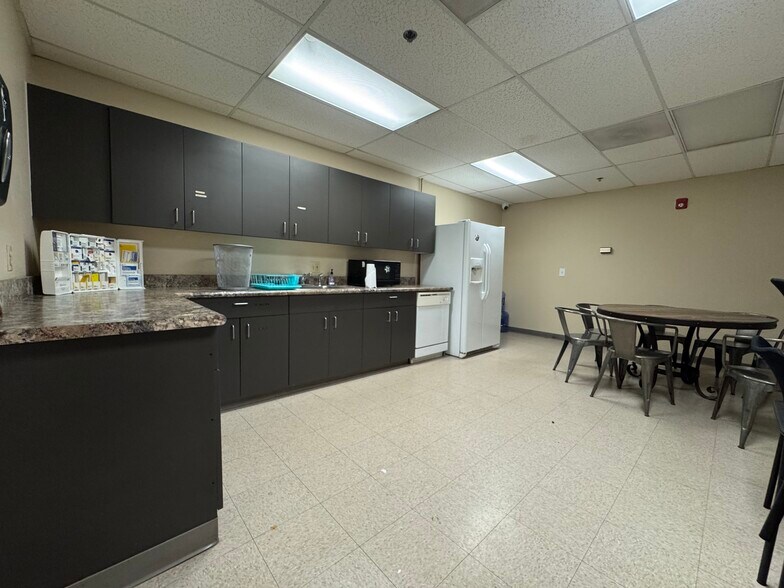 More Photos Of 2498 W 2nd Ave, Denver Warehouse For Lease