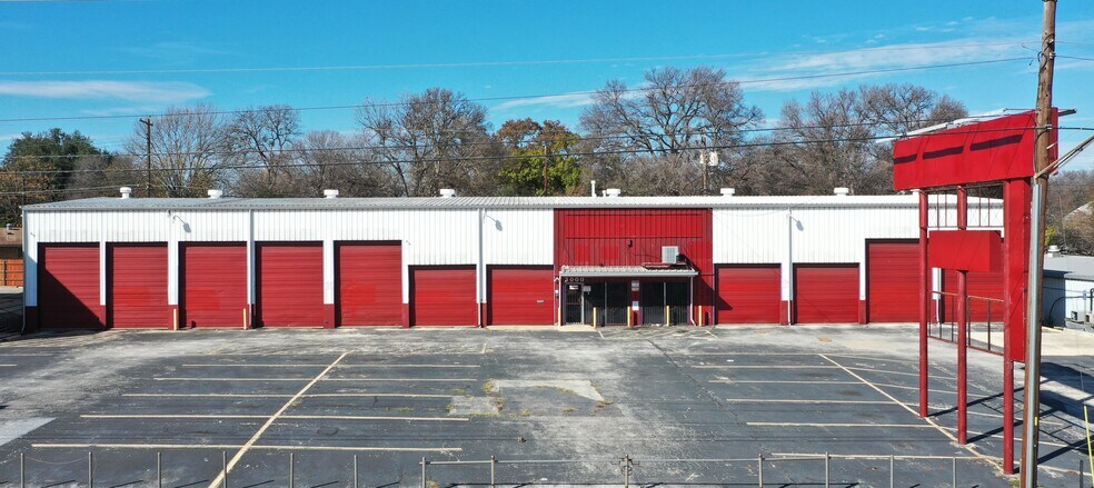 More Photos Of 3000 S Lamar Blvd, Austin Auto Repair For Sale