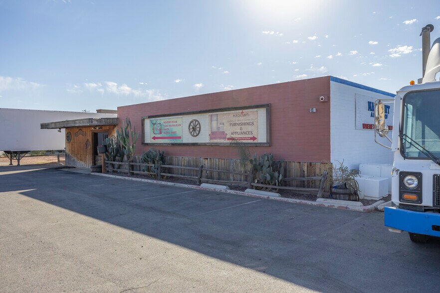 More Photos Of 655 W Cottonwood Ln, Casa Grande Showroom For Sale