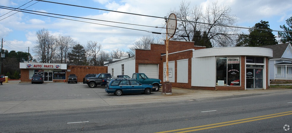 More Photos Of 301-307 N Salem St, Apex Storefront Retail Office For Lease