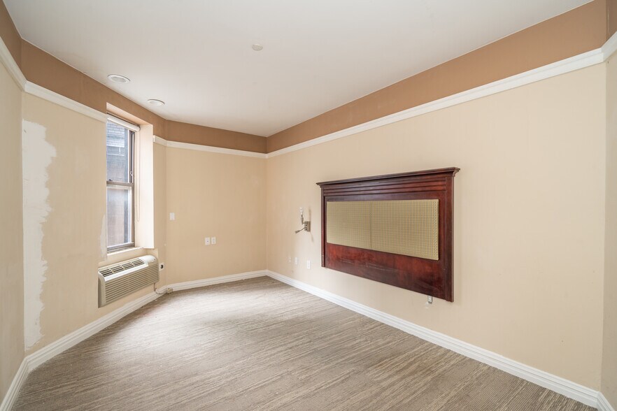 More Photos Of 129 W 46th St, New York Hotel For Sale