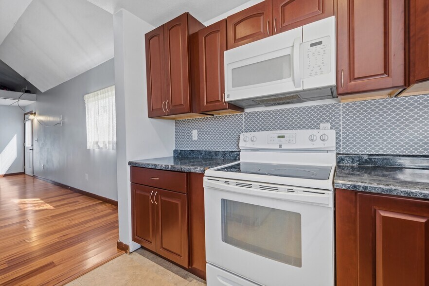 More Photos Of 316-318 Main St, Glenburn Apartments For Sale