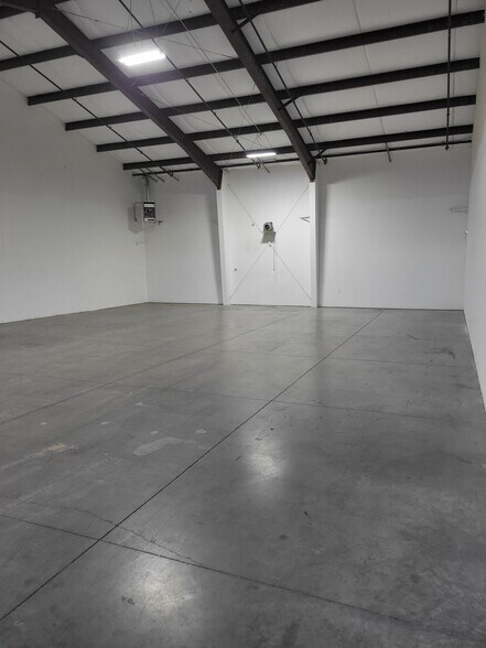 More Photos Of 20748 Carmen Loop, Bend Manufacturing For Lease