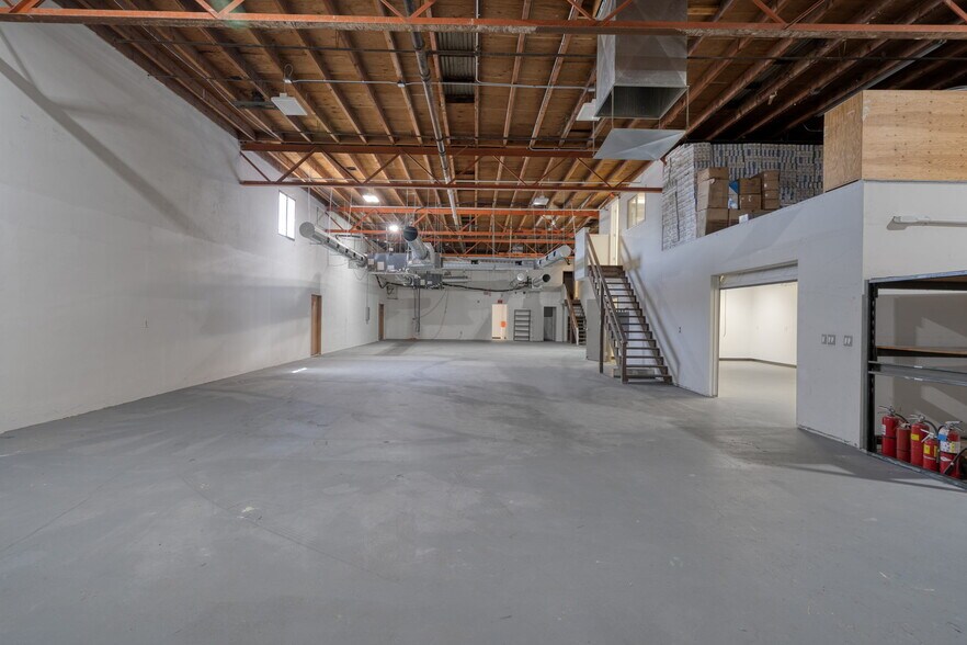 More Photos Of 320 Kentucky St, Bakersfield Manufacturing For Sale