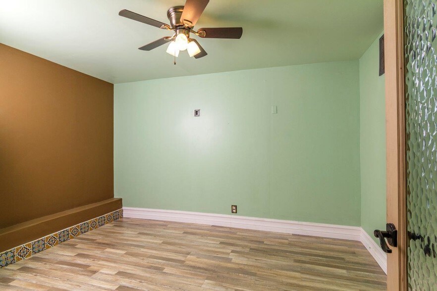More Photos Of 23450 Crest Forest Dr, Crestline Restaurant For Sale