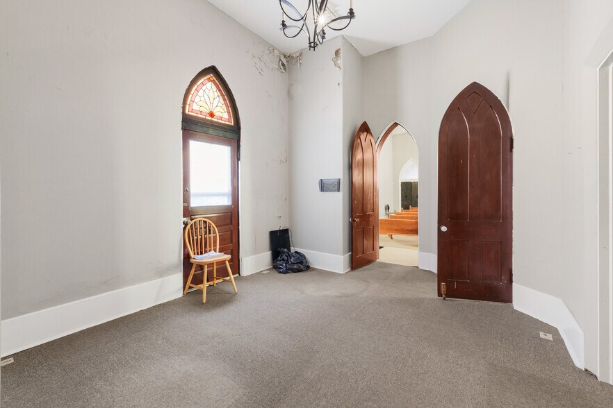 More Photos Of 311 17th St, Ashland Loft Creative Space For Sale