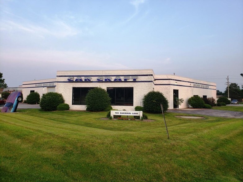 Primary Photo Of 705 Cardinal Ln, Hartland Auto Repair For Sale