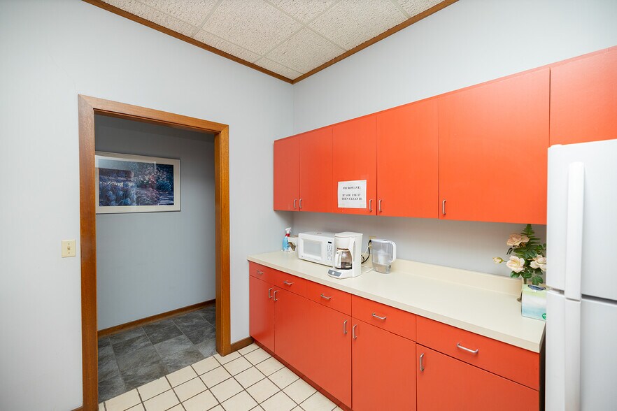 More Photos Of 1020 N Main St, Wichita Medical For Sale