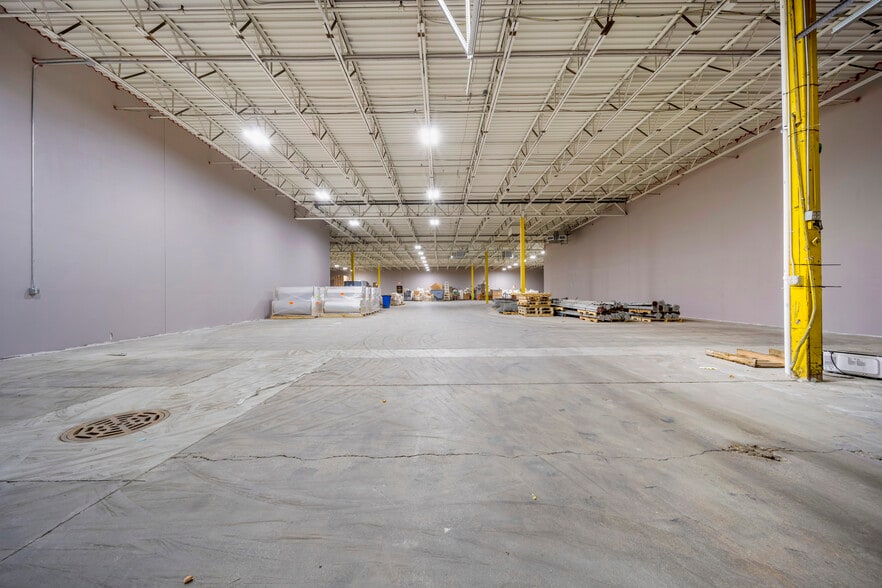 More Photos Of 7320-7400 W Florist Ave, Milwaukee Warehouse For Lease