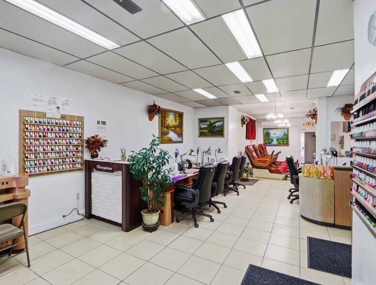 More Photos Of 2517 Washington Blvd, Baltimore Storefront Retail Residential For Sale