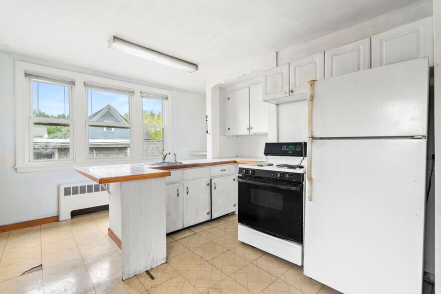 More Photos Of 1205 Massachusetts Ave, Arlington Storefront Retail Residential For Sale
