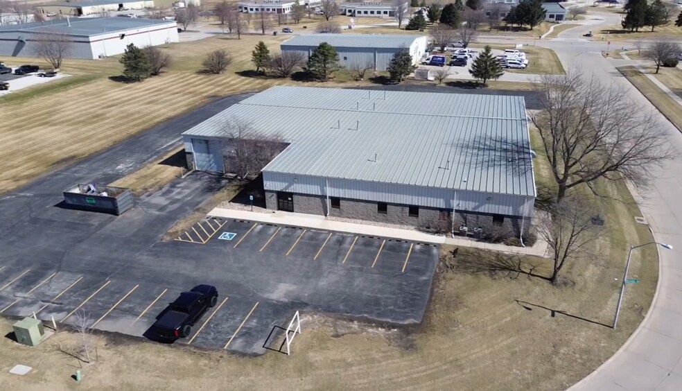 Primary Photo Of 238 Alexander Ave, Ames Distribution For Lease