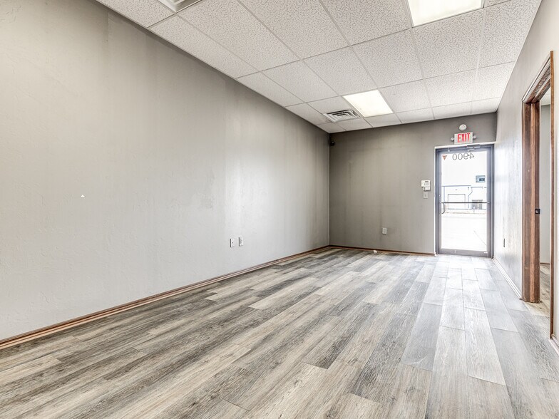 More Photos Of 4900 S Rockwell St, Oklahoma City Warehouse For Lease