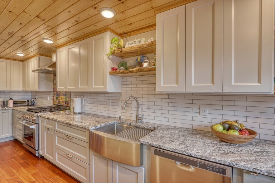 More Photos Of 10429 State Road 27, Hayward Hotel For Sale