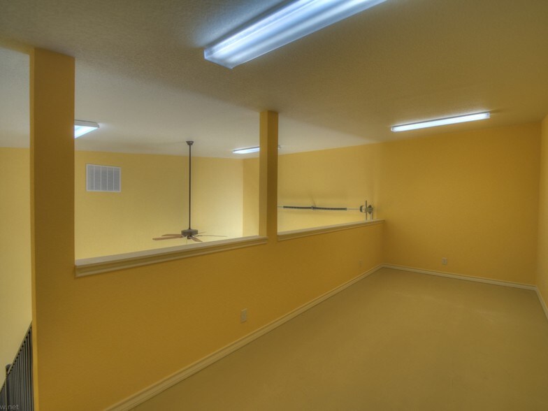 More Photos Of 5526 N US Highway 281, Marble Falls Office For Sale
