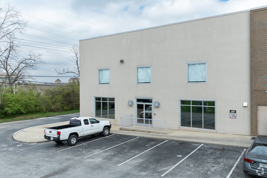 More Photos Of 200 Lexington Green Cir, Lexington General Retail For Lease