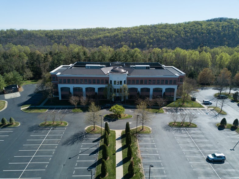 More Photos Of 600 Peter Jefferson Pky, Charlottesville Medical For Sale