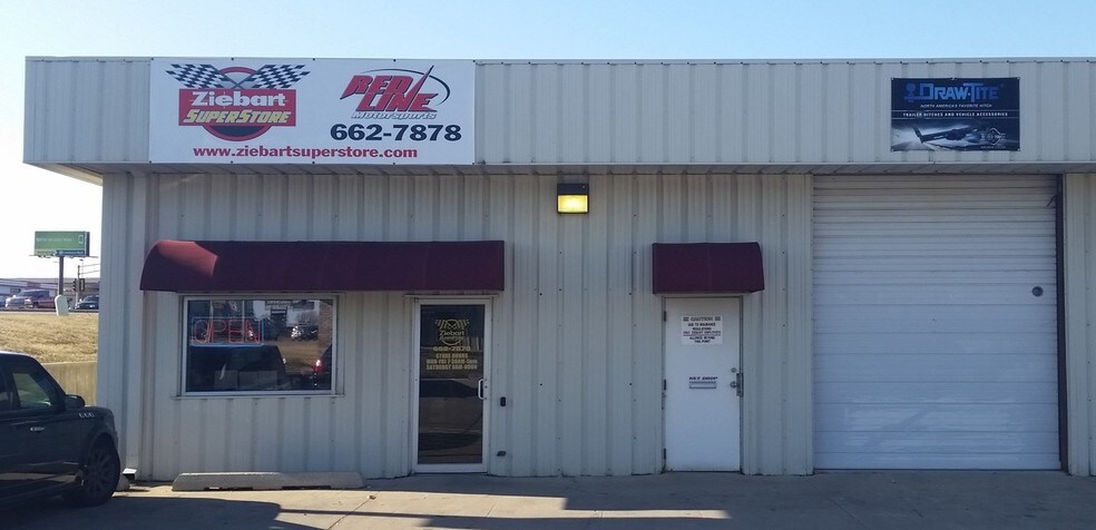 More Photos Of 9 Westport Ct, Bloomington Warehouse For Sale