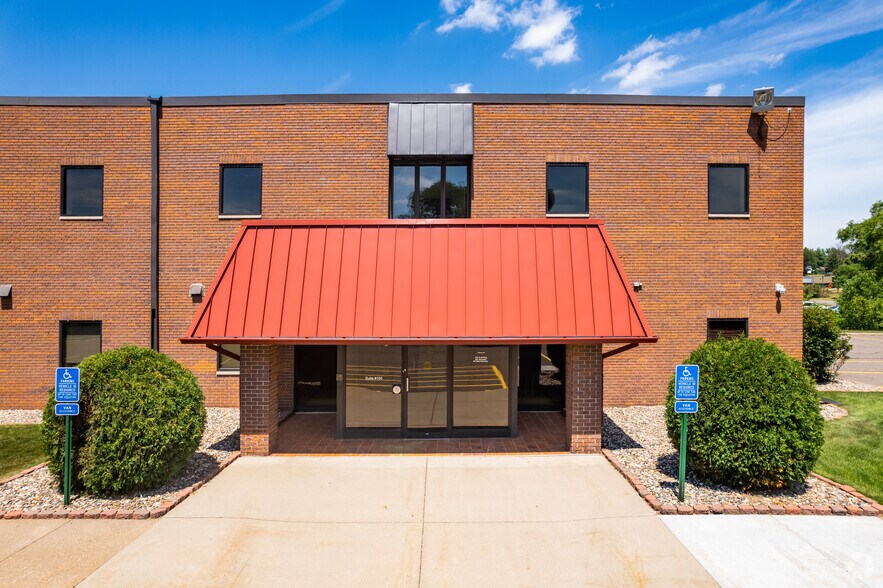 More Photos Of 1973 Sloan Pl N, Maplewood Medical For Lease