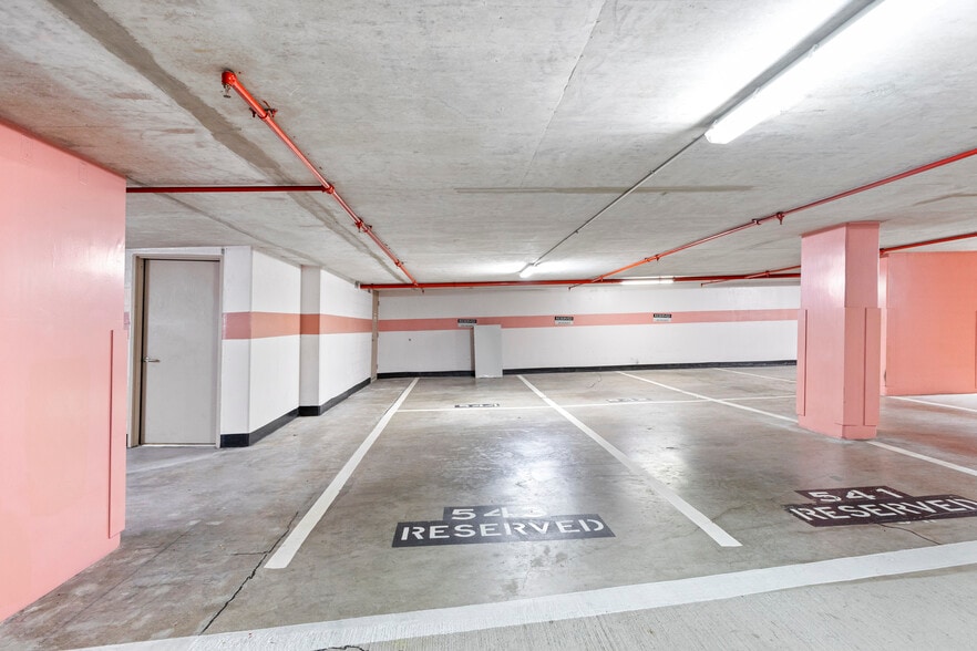 More Photos Of 1100 Alakea St, Honolulu Office For Sale