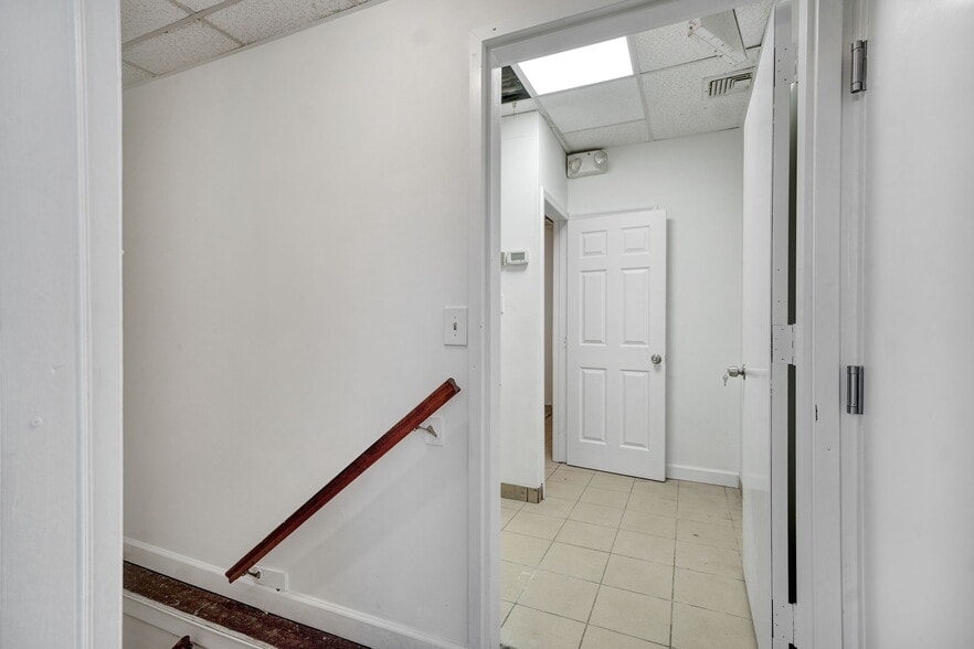 More Photos Of 230-02 S Conduit Ave, Jamaica Convenience Store For Sale