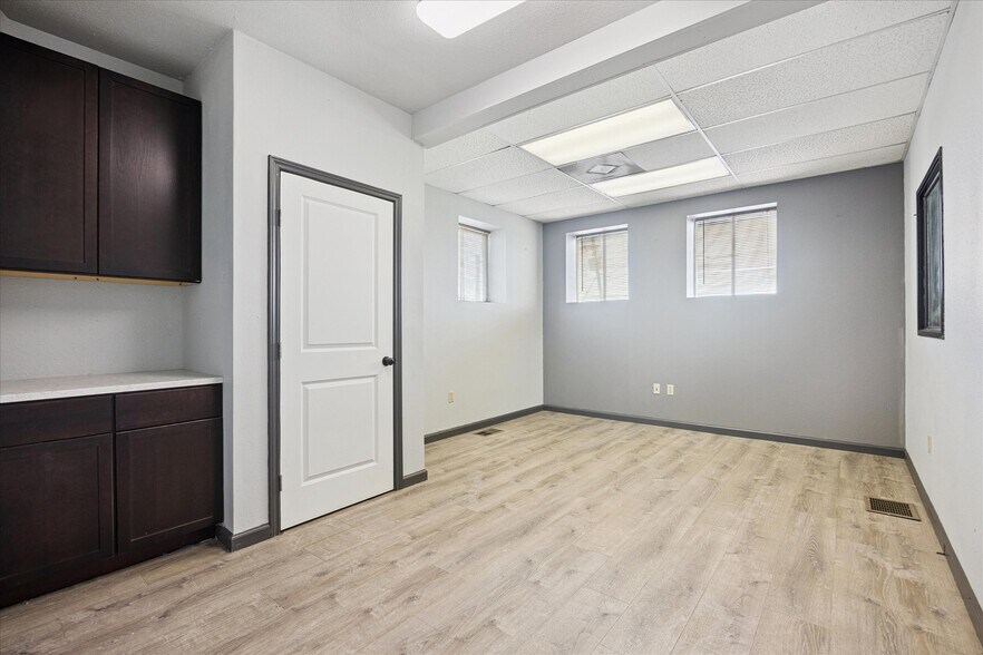 More Photos Of 16806 I-35 S, Buda Showroom For Lease