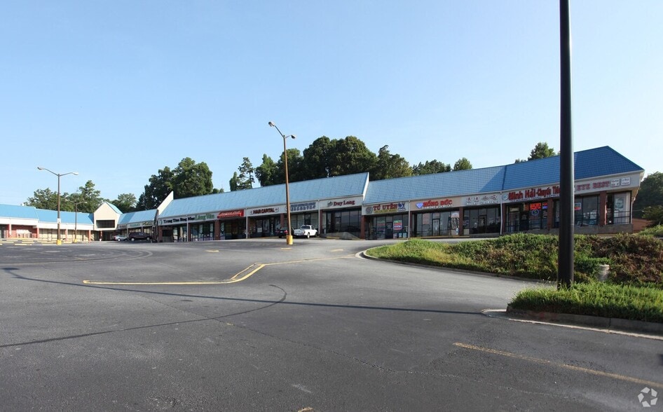 More Photos Of 5150 Buford Hwy NE, Doraville Storefront For Lease
