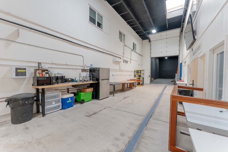 More Photos Of 99-1245 Halawa Valley St, Aiea Warehouse For Sale