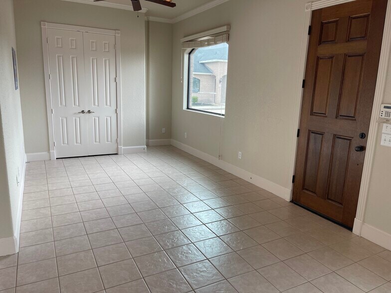 More Photos Of 11123 McCracken Cir, Cypress Office For Sale