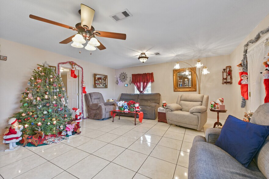 More Photos Of 1804 36th St N, Texas City Multifamily For Sale