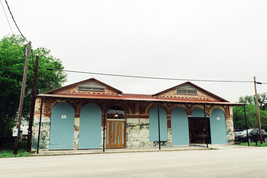 More Photos Of 75 Main St, Maxwell Warehouse For Lease