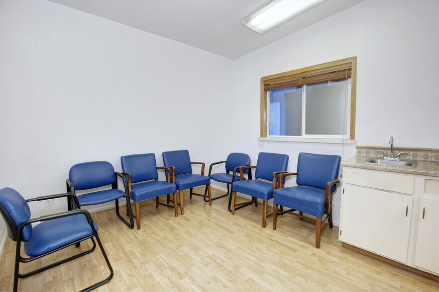 More Photos Of 404 W Main St, Payson Medical For Sale