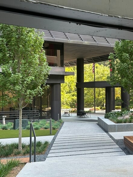 More Photos Of 1 Ravinia Dr, Atlanta Unknown For Lease