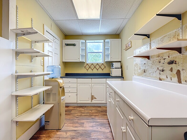 More Photos Of 390 N Bridge St, LaBelle Storefront Retail Office For Sale