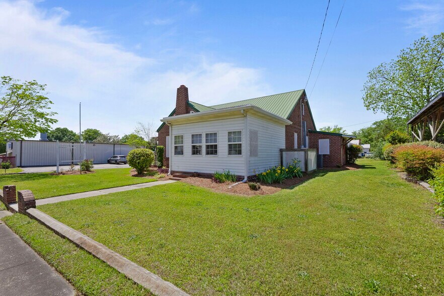 More Photos Of 310 S Clinton Ave, Dunn Medical For Sale