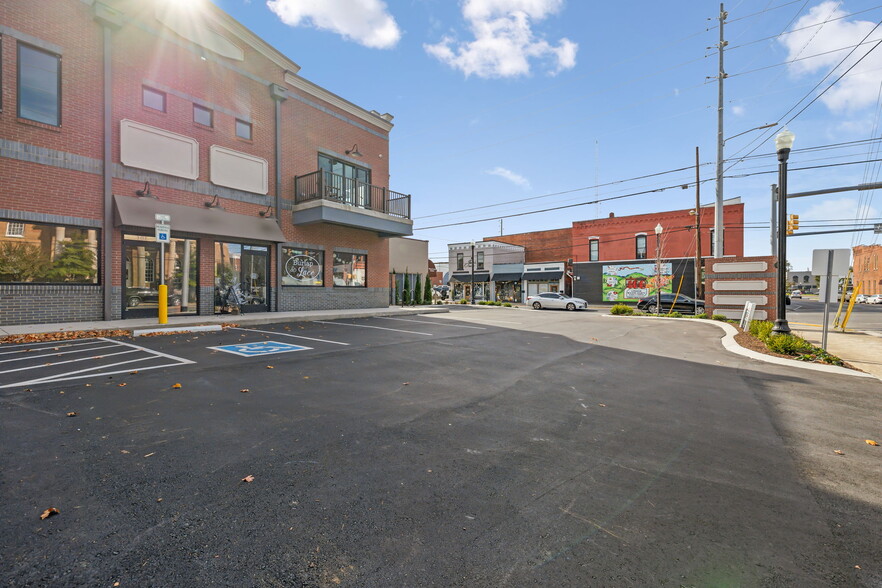 More Photos Of 204 E Main St, Lebanon Freestanding For Lease