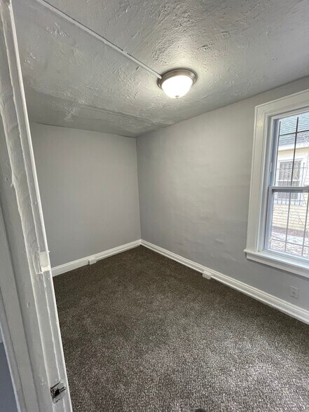 More Photos Of 1386 E 43rd St, Cleveland Specialty For Sale